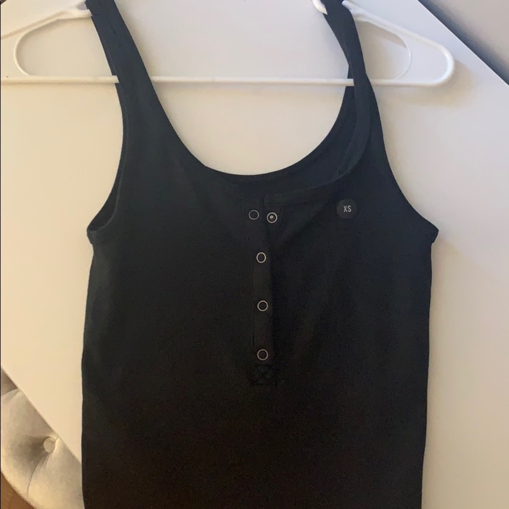 basic black top